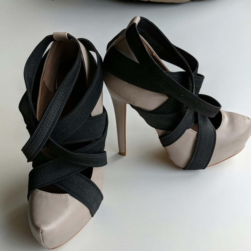 Colin Stuart Elastic Wrap Pumps